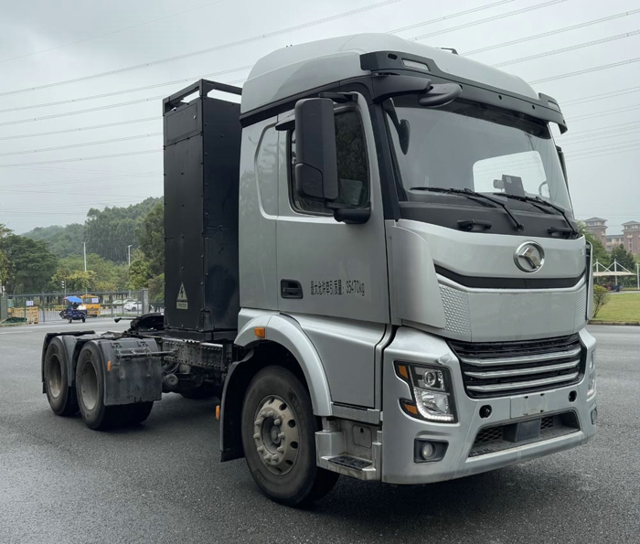 厦门金龙纯电动半挂牵引车.jpg 厦门金龙纯电动半挂牵引车.jpg