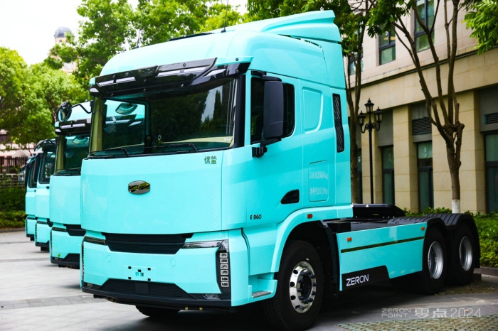 零一惊蛰纯电牵引车.jpg 零一惊蛰纯电牵引车.jpg
