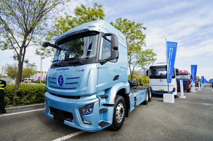 陕汽底置换电牵引车.png 陕汽底置换电牵引车.png