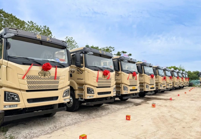 解放重卡3.jpg 解放重卡3.jpg